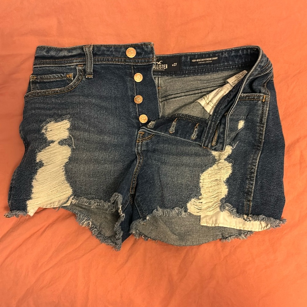 Hollister high-rise boyfriend shorts